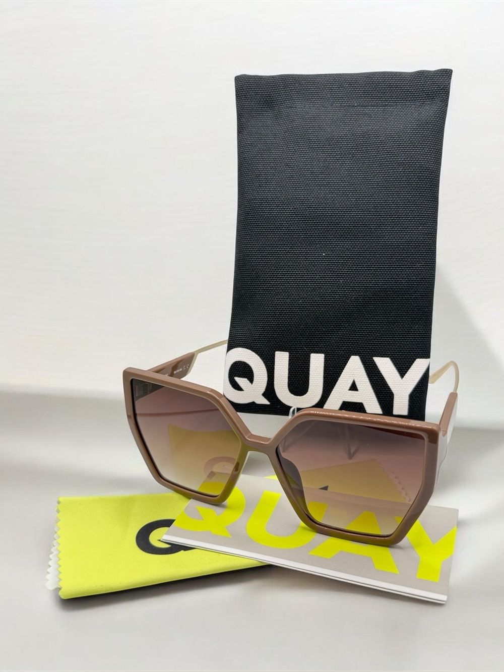 Quay Australia Hotel Lobby Oversized Cat Eye Sunglasses Brown Gold NWT - Picture 4 of 5